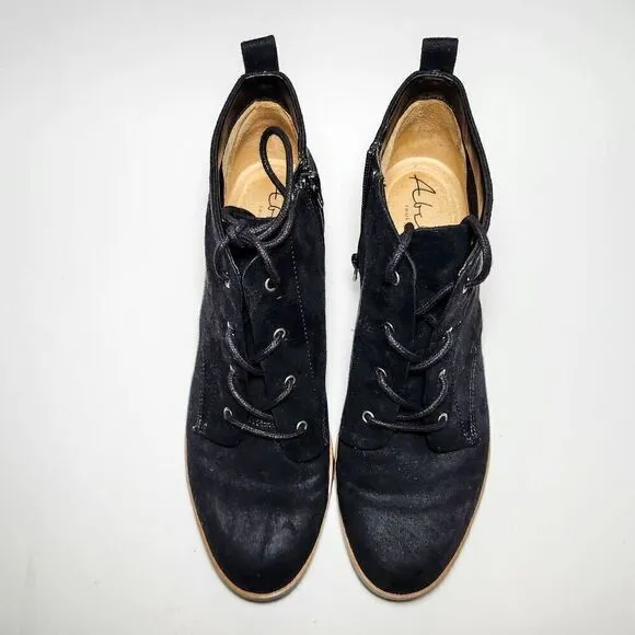 Abella Zeta Wedge Bootie Size 9.5