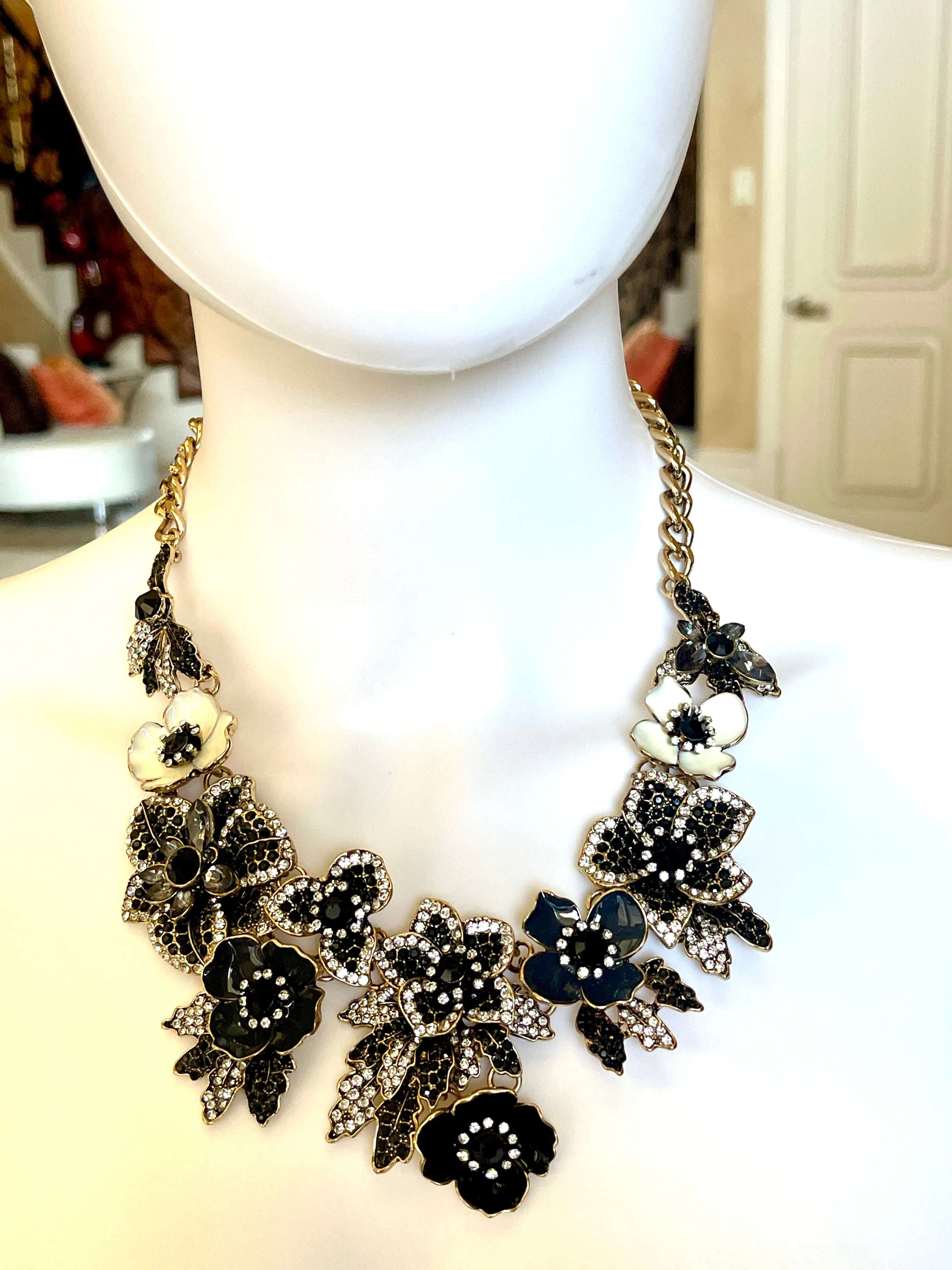 Amata Statement Necklace - Black