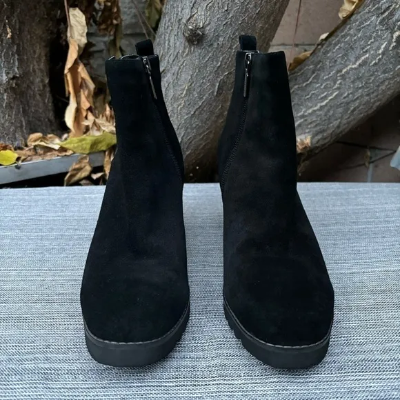 BLONDO Waterproof Suede Heeled Ankle Bootie Black Size 9