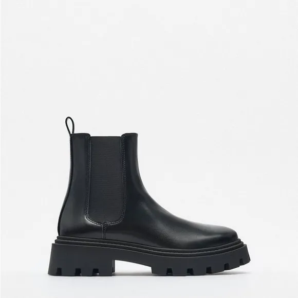 Zara patent bootie SIZE 32